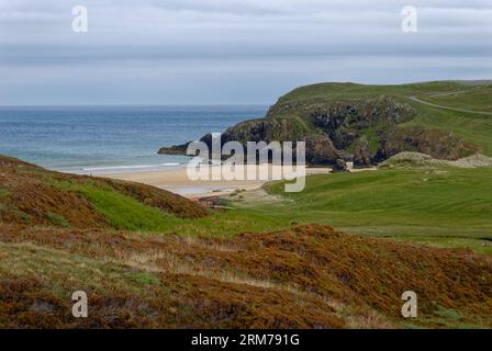 Garry Beach sur l'île de Lewis par un matin couvert en juin avec la marée qui se dirige et les sables dorés complètement vides. Banque D'Images