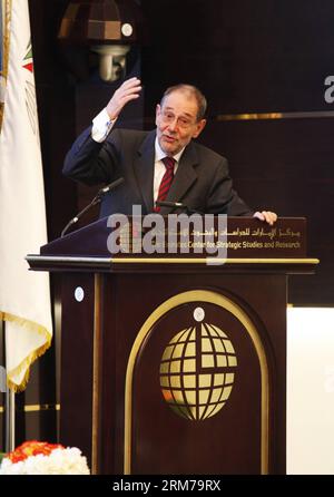 (140220) -- ABU DHABI, (Xinhua) -- Javier Solana, ancien haut représentant de l'UE pour la politique étrangère et de sécurité commune, prononce un discours au Centre des Emirates pour les staudies stratégiques et la recherche à Abu Dhabi, Émirats arabes Unis, le 19 février 2014. (Xinhua/an Jiang) (srb) UAE-ABU DHABI-SOLANA-SPEECH PUBLICATIONxNOTxINxCHN Abu Dhabi XINHUA ancien Haut Représentant de l'UE pour la politique étrangère et de sécurité commune Javier Solana prononce un discours AU Centre des Émirats pour la stratégie et la recherche à Abu Dhabi Émirats arabes Unis le 19 2014 février XINHUA à Jiang SRB eau Abu Dhabi Solana Discours PUBLIC Banque D'Images