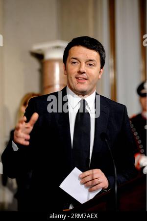 (140221) -- ROME, 21 février 2014 (Xinhua) -- le Premier ministre italien nouvellement nommé Matteo Renzi s'exprime lors d'une conférence de presse après avoir parlé avec le président italien Giorgio Napolitano au Palais Quirinal à Rome, Italie, le 21 février 2014. Après trois jours de consultations et de réflexion, le leader de centre-gauche de l Italie, Matteo Renzi, a officiellement accepté vendredi le poste de Premier ministre et a présenté sa liste au président Giorgio Napolitano. (Xinhua/Xu Nizhi) ITALIE-ROME-RENZI-NOUVEAU CABINET-CRÉATION PUBLICATIONxNOTxINxCHN Rome février 21 2014 XINHUA nouveaux premiers ministres italiens M Banque D'Images