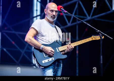 Turin Italie. 25 août 2023. Le groupe américain LES SAVY FAV se produit en direct sur scène au Spazio 211 lors du 'Todays Festival 2023'. Banque D'Images