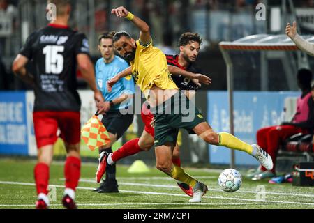 ROTTERDAM - (lr) Dimitrios Siovas de Fortuna Sittard, Nikolas Agrafiotis de sbv Excelsior lors du match de championnat néerlandais entre l'Excelsior Rotterdam et Fortuna Sittard au Van Donge & de Roo Stadium le 26 août 2023 à Rotterdam, pays-Bas. ANP BART STOUTJESDYK Banque D'Images