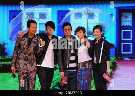 (140228) -- BEIJING, 28 février 2014 (Xinhua) -- les acteurs Wallace Chung, VanNess Wu, Shawn Yue, Ivy Chen et Yang Zishan (G-D) posent pour des photos de groupe lors d'une conférence de presse du film Close Friend à Beijing, capitale de la Chine, le 28 février 2014. (Xinhua) (lfj) CHINE-PÉKIN-FILM AMI PROCHE -CONFÉRENCE DE PRESSE (CN) PUBLICATIONxNOTxINxCHN Beijing février 28 2014 les acteurs DE XINHUA Wallace Chung Vanness Wu Shawn Yue Ivy Chen et Yang Zishan l r posent pour des photos de groupe LORS D'une conférence de presse du film ami proche à Beijing capitale de la Chine février 28 2014 XINHUA Chine Pékin film Fermer Conférence de presse d'ami CN Banque D'Images