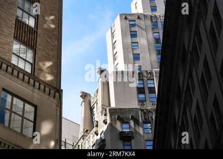 Détail architectural de l'intersection de Hanover Street et Wall Street dans le quartier financier de Lower Manhattan à New York, États-Unis Banque D'Images