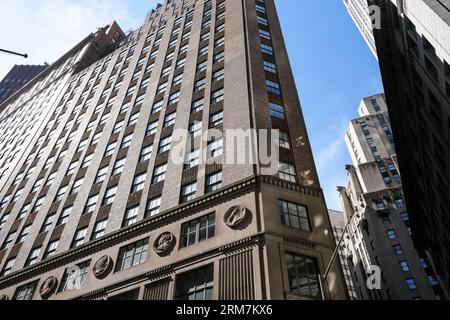 Détail architectural de l'intersection de Hanover Street et Wall Street dans le quartier financier de Lower Manhattan à New York, États-Unis Banque D'Images