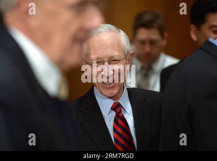 WASHINGTON D. C., le 13 mars 2014 - Stanley Fischer arrive pour une audience du Comité sénatorial des banques, du logement et des affaires urbaines sur la confirmation de son poste de vice-président de la Réserve fédérale sur Capitol Hill à Washington D.C., aux États-Unis, le 13 mars 2014. (Xinhua/Yin Bogu)(sss) US-WASHINGTON-FED-VICE-PRÉSIDENT-FISCHER-HEARING PUBLICATIONxNOTxINxCHN Washington D C Mars 13 2014 Stanley Fischer arrive pour une audition de la Commission du logement bancaire et des affaires urbaines SUR la confirmation de LUI à être le Vice-Président de la Réserve fédérale SUR Capitol Hill à Washington D C l'unité Banque D'Images