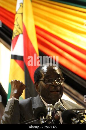 Le président zimbabwéen Robert Mugabe prononce un discours lors d’une célébration de son 90e anniversaire organisée par la société civile, à Harare, capitale du Zimbabwe, le 14 mars 2014. Né le 21 février 1924, Mugabe est en ce moment le plus vieux dirigeant de toute l’Afrique. Le bureau présidentiel, le parti ZANU-PF au pouvoir et la société civile ont organisé séparément trois célébrations d'anniversaire pour lui depuis février. (Xinhua/Stringer) (sss) ZIMBABWE-HARARE-MUGABE-BIRTHDAY PUBLICATIONxNOTxINxCHN le président zimbabwéen Robert Mugabe prononce un discours lors d'une célébration de son 90e anniversaire organisée par civil ci Banque D'Images