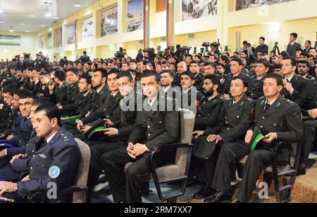 (140319) -- KABOUL, 19 mars 2014 (Xinhua) -- les cadets assistent à une cérémonie de remise des diplômes à l'Académie militaire nationale de Kaboul, Afghanistan, le 19 mars 2014. Au total, 507 officiers ont obtenu leur diplôme après avoir étudié pendant quatre ans à l'Université militaire Maréchal Qasim Fahim à Kaboul. (Xinhua) AFGHANISTAN-KABOUL-ACADÉMIE MILITAIRE-GRADUATION PUBLICATIONxNOTxINxCHN Kaboul Mars 19 2014 les cadets XINHUA assistent à une cérémonie de graduation À l'Académie militaire nationale de Kaboul Afghanistan LE 19 2014 mars, un total de 507 officiers ont obtenu leur diplôme après avoir étudié pendant quatre ans À l'Université militaire Maréchal Qasim Fahim Banque D'Images