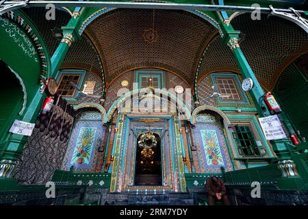 Œuvres d'art exquises à la mosquée tout en bois Khanqah-e-Moula (Shah-e-Hamadan), Srinagar, Cachemire, Inde Banque D'Images