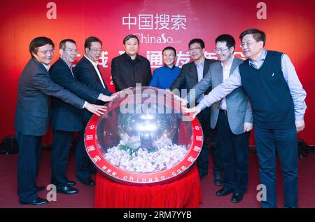 (140321) -- PÉKIN, 21 mars 2014 (Xinhua) -- des invités d'honneur assistent à la cérémonie de lancement de la plate-forme de recherche au niveau de l'État chinaso.com à Pékin, capitale de la Chine, le 21 mars 2014. (Xinhua/Wang Ye)(wjq) CHINA-BEIJING-STATE-LEVEL-SEARCH PLATFORM-LAUNCH (CN) PUBLICATIONxNOTxINxCHN Beijing Mars 21 2014 des invités d'honneur de XINHUA assistent à la cérémonie de lancement de la plate-forme de recherche au niveau de l'État COM à Beijing capitale chinoise Mars 21 2014 XINHUA Wang Ye Chine lancement de la plate-forme de recherche au niveau de Pékin CN PUBLICATIONxNOTxNOTxINxCHN Banque D'Images