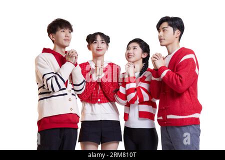 Heureux jeunes amis priant Banque D'Images