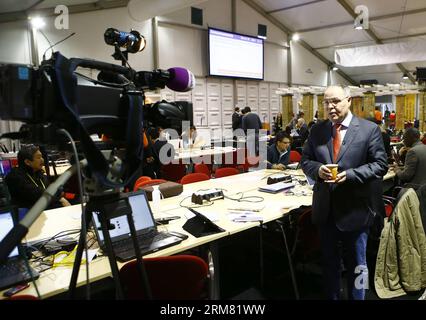 (140324) -- LA HAYE, 24 mars 2014 (Xinhua) -- les journalistes travaillent au centre des médias lors du Sommet sur la sécurité nucléaire de 2014 à la Haye, aux pays-Bas, le 24 mars 2014. (Xinhua/Yin Gang) PAYS-BAS-LA HAYE-SOMMET NUCLÉAIRE-MEDIA PUBLICATIONxNOTxINxCHN la Haye Mars 24 2014 les journalistes XINHUA travaillent au Centre des médias lors du Sommet sur la sécurité nucléaire de 2014 à la Haye pays-Bas Mars 24 2014 XINHUA Yin Monitoring les pays-Bas le Sommet nucléaire de la Haye Media PUBLICATIONxNOTxINxCHN Banque D'Images