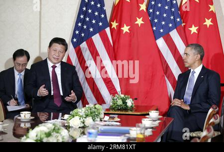 (140324) -- LA HAYE, 24 mars 2014 (Xinhua) -- le président chinois Xi Jinping (2e à gauche) rencontre le président américain Barack Obama (à droite) à la Haye, pays-Bas, le 24 mars 2014. (Xinhua/Ju Peng) (zkr) PAYS-BAS-CHINE-XI RÉUNION JINPING-États-Unis-OBAMA PUBLICATIONxNOTxINxCHN la Haye Mars 24 2014 le président chinois Xi Jinping 2e rencontre le président américain Barack Obama r à la Haye pays-Bas Mars 24 2014 XINHUA JU Peng CCR pays-Bas Chine Xi Jinping U S Obama Réunion PUBLICATIONxNOTxCHN Banque D'Images