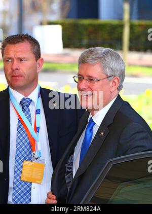 (140324) -- LA HAYE, le 24 mars 2014 (Xinhua) -- le Premier ministre canadien Stephen Harper arrive à la Haye, aux pays-Bas, pour le troisième Sommet sur la sécurité nucléaire (SNRS), le 24 mars 2014. Le troisième Sommet sur la sécurité nucléaire (SNRS) a débuté ici lundi, dans le but de prévenir le terrorisme nucléaire dans le monde entier. (Xinhua/Gong Bing) PAYS-BAS-LA HAYE-SOMMET NUCLÉAIRE PUBLICATIONxNOTxINxCHN la Haye Mars 24 2014 le Premier ministre canadien XINHUA Stephen Harper arrive pour le troisième Sommet sur la sécurité nucléaire à la Haye aux pays-Bas LE 24 2014 mars le troisième Sommet sur la sécurité nucléaire Banque D'Images