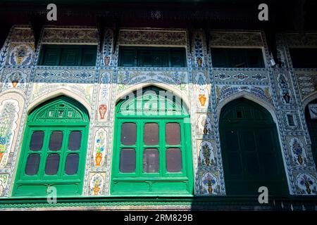 Art et architecture exquis à la mosquée Khanqah-e-Moula (Shah-e-Hamadan) en bois, Srinagar, Cachemire, Inde Banque D'Images