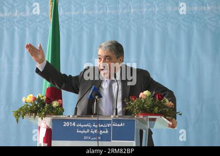 (140324) -- BLIDA, 24 mars 2014 (Xinhua) -- Ali Benflis, ancien Premier ministre algérien et candidat à la prochaine élection présidentielle, prononce un discours lors d'une campagne électorale à Blida, Algérie, le 24 mars 2014. (Xinhua/Mohamed Kadri) ALGÉRIE-BLIDA-POLITIQUE-CAMPAGNE ÉLECTORALE PRÉSIDENTIELLE-ALI BENFLIS PUBLICATIONxNOTxINxCHN Blida Mars 24 2014 XINHUA Ali anciens premiers ministres algériens et candidat à la prochaine ÉLECTION présidentielle prononce un discours lors de la campagne ÉLECTORALE à Blida Algérie Mars 24 2014 XINHUA Mohamed Kadri Algérie Blida POLITIQUE EL présidentiel Banque D'Images