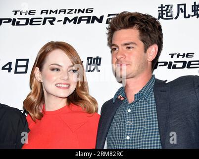 (140325) -- PÉKIN, 25 mars 2014 (Xinhua) -- l'acteur Andrew Garfield (R) et l'actrice Emma Stone assistent à la conférence de presse du film The Amazing Spider-man 2, à Pékin, capitale de la Chine, le 25 mars 2014. Le film devrait apparaître à l'écran en Chine le 4 mai. (Xinhua) (mp) CHINA-BEIJING-MOVIE-PRESS CONFERENCE (CN) PUBLICATIONxNOTxINxCHN Beijing Mars 25 2014 l'acteur XINHUA Andrew Garfield r et l'actrice Emma Stone assistent à la conférence de presse du film The Amazing Spider Man 2 à Beijing capitale de la Chine Mars 25 2014 le film devrait frapper l'écran en Chine SUR mai 4 XINHUA Banque D'Images