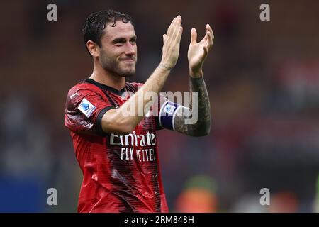 Milan, Italie. 26 août 2023. Davide Calabria de l'AC Milan célèbre à la fin de la Serie A match de football entre l'AC Milan et Torino FC au Stadio Giuseppe Meazza Credit : Marco Canoniero/Alamy Live News Banque D'Images