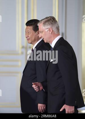 (140330) -- BRUXELLES, 30 mars 2014 (Xinhua) -- le président chinois Xi Jinping (à gauche) rencontre le roi Philippe de Belgique à Bruxelles, Belgique, le 30 mars 2014. (Xinhua/LAN Hongguang) (zgp) BELGIQUE-BRUXELLES-CHINE-XI JINPING-KING PHILIPPE-MEETING PUBLICATIONxNOTxINxCHN Bruxelles Mars 30 2014 le président chinois Xi Jinping rencontre le roi Philippe de Belgique à Bruxelles Belgique Mars 30 2014 XINHUA LAN Hongguang zgp Belgique Bruxelles Chine Xi Jinping King Philippe Meeting PUBLICATIONxNOTxINxCHN Banque D'Images