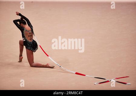 L'espagnole Alba Bautista participe à l'épreuve individuelle globale du 40e Championnat du monde de gymnastique rythmique FIG de qualification olympique à Valenci Banque D'Images