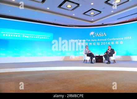 (140409) -- BOAO, 9 avril 2014 (Xinhua) -- Zhang Weiying (L), économiste professionnel de l'Université de Pékin, et Ratan Tata, président émérite de l Inde Tata Sons Ltd., assistent au dialogue du Vigor de l économie indienne et de la compétitivité des entreprises indiennes lors de la conférence annuelle 2014 du Boao Forum for Asia (BFA) à Boao, dans la province de Hainan du sud de la Chine, le 9 avril 2014. (Xinhua/Chen Yehua) (wf) CHINA-BOAO-BFA 2014-ZHANG WEIYING-TATA(CN) PUBLICATIONxNOTxINxCHN Boao avril 9 2014 XINHUA Zhang l Economics de l'Université de Beijing et Ratan Tata Président émérite de l'Inde S Tata Sons Ltd assistent à la Banque D'Images