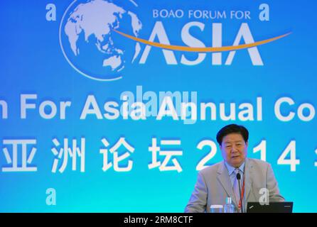 (140409) -- BOAO, 9 avril 2014 (Xinhua) -- Li Zibin, président de l'Association chinoise des PME, prend la parole lors d'une table ronde du secteur privé sur la déréglementation: ce que cela signifie pour le secteur privé lors de la conférence annuelle 2014 du Forum de Boao pour l'Asie (BFA) à Boao, dans la province de Hainan du sud de la Chine, le 9 avril 2014. (Xinhua/Zhao Yingquan) (wf) CHINA-BOAO-BFA 2014(CN) PUBLICATIONxNOTxINxCHN Boao avril 9 2014 XINHUA quitte le président de l'Association chinoise des PME LORS d'une table ronde du secteur privé sur la déréglementation ce que CELA signifie pour le secteur privé lors de la conférence annuelle du Boao Forum for Asia BFA 2014 in Banque D'Images