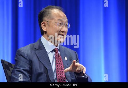 WASHINGTON, le président de la Banque mondiale Jim Yong Kim reçoit une entrevue au siège de la Banque mondiale à Washington le 9 avril 2014. Le président de la Banque mondiale, Jim Yong Kim, a déclaré mercredi que la Banque mondiale avait besoin que la Chine continue d’être un partenaire très proche et que les leçons qu’elles tirent les unes des autres pourraient bénéficier au monde entier. (Xinhua/Bao Dandan) US-WASHINGTON-WORLD BANK-INTERVIEW PUBLICATIONxNOTxINxCHN Washington le président de la Banque mondiale Jim Yong Kim reçoit une interview AU siège de la Banque mondiale à Washington avril 9 2014 le président de la Banque mondiale Jim Yong Kim a déclaré mercredi Thatcher que la Banque mondiale a besoin de Chi Banque D'Images