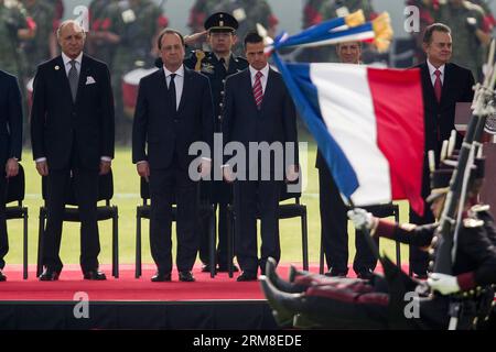 (140410) -- MEXICO, 10 avril 2014 (Xinhua) -- le président mexicain Enrique Pena Nieto (3e R) et le président français François Hollande (2e L) participent à la cérémonie officielle d'accueil du dirigeant français, qui s'est tenue à Campo Marte à Mexico, capitale du Mexique, le 10 avril 2014. François Hollande est arrivé pour une visite d’État de 2 jours au Mexique, selon la presse locale. (Xinhua/Pedro Mera) (fnc) MEXICO-MEXICO CITY-FRANCE-VISIT PUBLICATIONxNOTxINxCHN 140 410 Mexico City avril 10 2014 XINHUA le président MEXICAIN Enrique Pena Nieto 3e r et le président français François Hollande 2e l participent à la Banque D'Images
