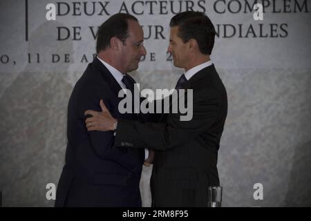 Le président mexicain Enrique Pena Nieto (à droite), et le président français François Hollande, participent à la cérémonie d'oblitération de la rencontre postale commémorative entre la France et le Mexique au siège du ministère des Affaires étrangères, à Mexico, capitale du Mexique, le 11 avril 2014. François Hollande est au Mexique pour une visite officielle de deux jours. (Xinhua/Alejandro Ayala) (jg) (fnc) MEXICO-MEXICO CITY-FRANCE-VISIT PUBLICATIONxNOTxINxCHN le président MEXICAIN Enrique Pena Nieto r et le président français François Hollande participent à la cérémonie d'annulation du postal comme Banque D'Images