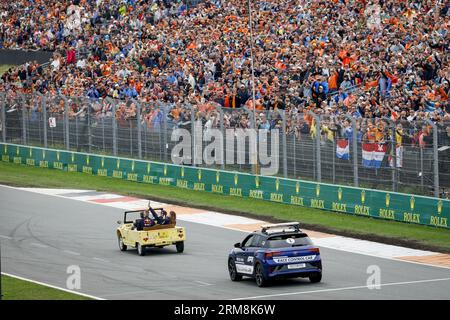 ZANDVOORT - Max Verstappen (Red Bull Racing) lors du défilé des pilotes avant le Grand Prix de F1 des pays-Bas sur le circuit Zandvoort le 27 août 2023 à Zandvoort, pays-Bas. ANP KOEN VAN WEEL Banque D'Images