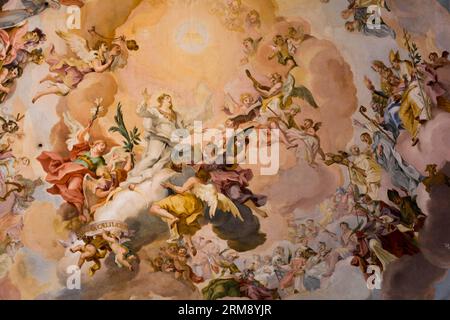 Zwiefalten, Allemagne - 22 juillet 2016 : magnifique fresque murale au plafond à l'intérieur de l'église baroque de notre-Dame au monastère et lieu de pèlerinage à Zwiefalten Banque D'Images