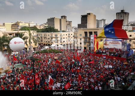 (140502) -- CARACAS, (Xinhua) -- des gens participent à une marche marquant la fête internationale du travail à Caracas, Venezuela, le 1 mai 2014. (Xinhua/AVN) VENEZUELA-CARACAS-JOURNÉE INTERNATIONALE DU TRAVAIL PUBLICATIONxNOTxINxCHN Caracas des célébrités XINHUA participent à une marche marquant la Journée internationale des laboratoires à Caracas Venezuela LE 1 2014 mai XINHUA Venezuela Caracas Journée internationale des laboratoires PUBLICATIONxNOTxINxCHN Banque D'Images