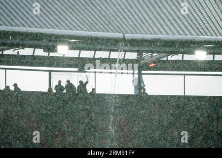 Rotterdam, pays-Bas. 27 août 2023. Rotterdam - pluie lors du match d'Eredivisie entre Feyenoord et Almere City au Stadion Feijenoord de Kuip le 27 août 2023 à Rotterdam, aux pays-Bas. Crédit : photos boîte à boîte/Alamy Live News Banque D'Images