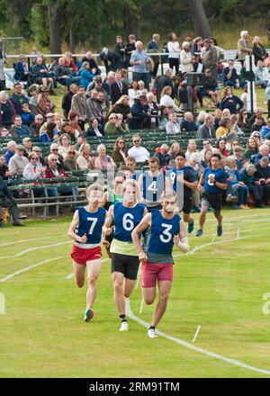 Coureurs participant au Braemar Gathering, Highland Games. Aberdeenshire. Banque D'Images