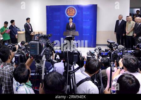 (140507) -- BANGKOK, 7 mai 2014 (Xinhua) -- le Premier ministre intérimaire thaïlandais Yingluck Shinawatra prend la parole lors d'une conférence de presse à Bangkok, Thaïlande, le 7 mai 2014. La Cour constitutionnelle de Thaïlande a statué mercredi que le statut de Premier ministre de Yingluck Shinawatra a été mis fin pour abus de pouvoir dans un transfert de personnel en 2011. (Xinhua/Rachen Sageamsak) THAILAND-BANGKOK-POLITICS-YINGLUCK PUBLICATIONxNOTxINxCHN Bangkok Mai 7 2014 XINHUA Thai Care Taker les premiers ministres Yingluck Shinawatra prennent la parole lors d'une conférence de presse à Bangkok pays thaïlandais Mai 7 2014 Thai Country S Cour constitutionnelle ON Banque D'Images