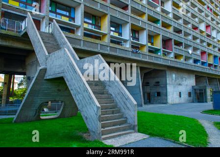 La maison radieuse est un immeuble d'appartements situé à Rezé, une banlieue de Nantes-France conçu par l'architecte le Corbusier et construit en 1953. Il a b Banque D'Images