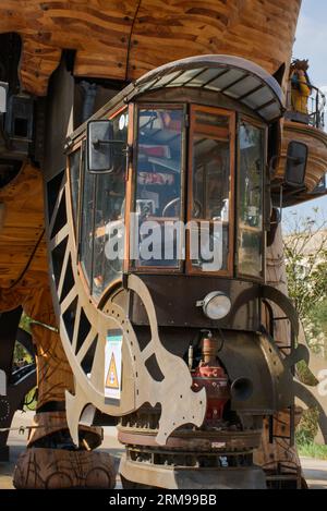 Nantes, France - 18 octobre 2020 : cet éléphant géant fait partie du spectacle des machines de l'île créé par F. Delarozière A. Banque D'Images