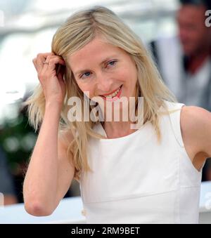 (140516) -- CANNES, 16 mai 2014 (Xinhua) -- la réalisatrice Jessica Hausner pose lors d'un photocall d'Amour fou lors de la 67e édition du Festival de Cannes à Cannes, dans le sud de la France, le 16 mai 2014. (Xinhua/Chen Xiaowei) (srb) FRANCE-CANNES-FILM-FESTIVAL-AMOUR FOU PUBLICATIONxNOTxINxCHN Cannes Mai 16 2014 la réalisatrice de XINHUA Jessica Hausner pose lors d'un appel photo d'Amour FOU À la 67e édition du Festival de Cannes à Cannes Sud de la France LE 16 2014 mai XINHUA Chen Xiaowei SRB France Festival de Cannes Amour FOU Banque D'Images