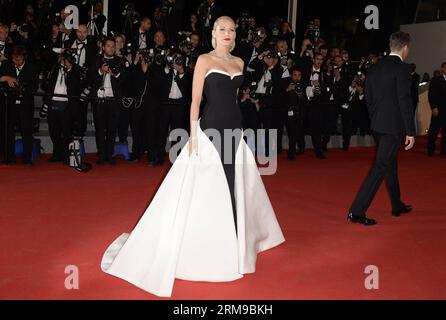 (140516) -- CANNES, 16 mai 2014 (Xinhua) -- l'actrice américaine Blake Lively arrive pour la première de captives , ou The captive, lors du 67e Festival de Cannes, France, le 16 mai 2014. Vendredi, le cinéaste canadien Atom Egoyan a offert ses derniers captifs au 67e Festival de Cannes pour concourir pour la Palme d or pour le meilleur film. (Xinhua/Ye Pingfan) FRANCE-CANNES-FILM FESTIVAL-LA CAPTIVE PUBLICATIONxNOTxINxCHN Cannes Mai 16 2014 l'actrice XINHUA U S Blake Lively arrive pour la première de captives ou la captive lors du 67e Festival de Cannes à Cannes France Mai 1 Banque D'Images