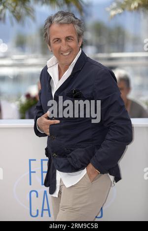 (140517) -- CANNES, 17 mai 2014 (Xinhua) -- l'acteur français Richard Anconina pose lors d'un photocall pour les membres du jury de Camera D or (Golden Camera) au 67e Festival de Cannes à Cannes, France, le 17 mai 2014. (Xinhua/Ye Pingfan) FRANCE-CANNES-FILM FESTIVAL-GOLDEN CAMERA-JURY-PHOTO CALL PUBLICATIONxNOTxINxCHN Cannes Mai 17 2014 XINHUA l'acteur français Richard Anconina pose lors d'un appel photo pour les membres du jury Camera D ou Golden Camera AU 67e Festival de Cannes France 17 2014 Mai XINHUA Ye Pingfan France Festival de Cannes jury Golden Camera photo appeler PUBLICATIONxNOTxI Banque D'Images