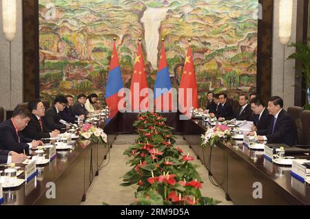 (140519) -- SHANGHAI, 19 mai 2014 (Xinhua) -- le président chinois Xi Jinping rencontre son homologue mongol Tsakhiagiin Elbegdorj à Shanghai, dans l'est de la Chine, le 19 mai 2014. (Xinhua/Ma Zhancheng) (lfj) CHINA-SHANGHAI-XI JINPING-MONGOLIAN PRESIDENT-MEETING (CN) PUBLICATIONxNOTxINxCHN Shanghai Mai 19 2014 XINHUA Chinese PRESIDENT Xi Jinping rencontre avec sa partie mongole Tsakhiagiin Elbegdorj à Shanghai East China May 19 2014 XINHUA ma Zhancheng China Shanghai Xi Jinping Mongolian PRESIDENT PRESIDENT MEETING Banque D'Images