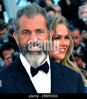 (140518) -- CANNES, 18 mai 2014 (Xinhua) -- l'acteur Mel Gibson de The Expendables 3 arrive sur le tapis rouge pour la projection de The Homesman au 67e Festival de Cannes à Cannes, dans le sud de la France, le 18 mai 2014. (Xinhua/Chen Xiaowei) FRANCE-CANNES-HOMESMAN-SCREENING PUBLICATIONxNOTxINxCHN Cannes Mai 18 2014 l'acteur XINHUA Mel Gibson des Expendables 3 arrive au tapis Rouge pour la projection du 67e Festival de Cannes à Cannes Sud de la France Mai 18 2014 XINHUA Chen Xiaowei France Cannes projection PUBLICATIONxNOTxINxCHN Banque D'Images