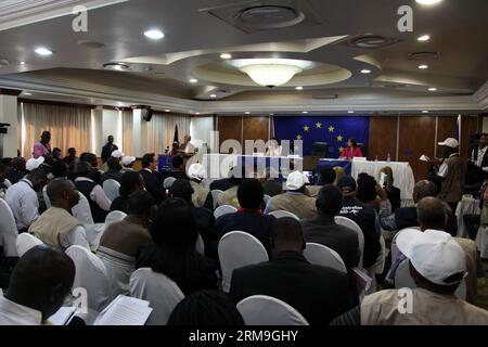 (140522) -- BLANTYRE, 22 mai 2014 (Xinhua) -- point de presse de la mission d'observation électorale de l'Union européenne (MOE-UE) à Blantyre, Malawi, le 22 mai 2014. La Mission d'observation électorale de l'Union européenne (MOE-UE) au Malawi a félicité jeudi le Malawi pour la tenue d'élections pacifiques malgré les difficultés d'organisation. (Xinhua/Peng Lijun) MALAWI-BLANTYRE-ELECTIONS-eu PUBLICATIONxNOTxINxCHN Blantyre Mai 22 2014 XINHUA Mission d'observation ÉLECTORALE de l'Union européenne Mission d'observation ÉLECTORALE de l'Union européenne Briefing de presse EST héros à Blantyre Malawi Mai 22 2014 Mission d'observation ÉLECTORALE de l'Union européenne Mission d'observation ÉLECTORALE de l'Union européenne au Malawi Banque D'Images