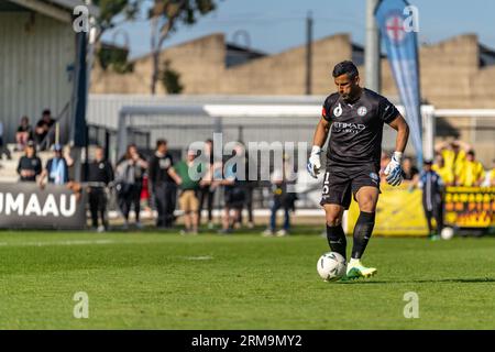 Oakleigh, Australie. 27 août 2023. Le gardien de Melbourne City, Jamie Young, passe le ballon à un défenseur après avoir effectué un sauvetage. Crédit : James Forrester/Alamy Live News Banque D'Images