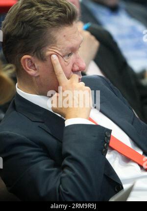 (140530) -- BERLIN, 30 mai 2014 (Xinhua) -- Alexey Miller, PDG du fournisseur russe de gaz naturel Gazprom, assiste à une conférence de presse après des pourparlers trilatéraux à Berlin, en Allemagne, le 30 mai 2014. Des représentants de l'Union européenne (UE), de la Russie et de l'Ukraine se sont réunis ici vendredi pour un nouveau cycle de pourparlers trilatéraux visant à régler le différend gazier qui oppose la Russie et l'Ukraine, jours avant une date limite fixée par la Russie pour couper le flux de gaz si l'Ukraine ne paie pas les factures impayées. (Xinhua/Zhang Fan) ALLEMAGNE-BERLIN-UE-RUSSIE-UKRAINE-NÉGOCIATIONS SUR LE GAZ PUBLICATIONxNOTxINxCHN Berlin Mai 30 2014 XINHUA Ale Banque D'Images