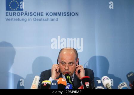 (140530) -- BERLIN, 30 mai 2014 (Xinhua) -- le ministre ukrainien de l'énergie, Yuri Prodan, assiste à une conférence de presse après des pourparlers trilatéraux à Berlin, en Allemagne, le 30 mai 2014. Des représentants de l'Union européenne (UE), de la Russie et de l'Ukraine se sont réunis ici vendredi pour un nouveau cycle de pourparlers trilatéraux visant à régler le différend gazier qui oppose la Russie et l'Ukraine, jours avant une date limite fixée par la Russie pour couper le flux de gaz si l'Ukraine ne paie pas les factures impayées. (Xinhua/Zhang Fan) ALLEMAGNE-BERLIN-UE-RUSSIE-UKRAINE-NÉGOCIATIONS SUR LE GAZ PUBLICATIONxNOTxINxCHN Berlin Mai 30 2014 XINHUA Ministres ukrainiens de l'énergie Yu Banque D'Images