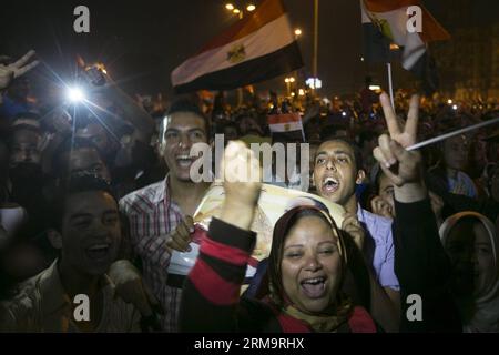 Les Égyptiens participent à un rassemblement pour célébrer la victoire de l'ancien chef de l'armée Abdel Fattah al-Sisi à l'élection présidentielle, au Caire, en Égypte, le 30 mai 2014. Le décompte initial a montré une victoire écrasante pour Sisi, qui a remporté plus de 90 pour cent des voix lors des élections présidentielles de trois jours. (Xinhua/Cui Xinyu) ÉGYPTE-CAIRE-AL-SISI-CÉLÉBRATION PUBLICATIONxNOTxINxCHN les Égyptiens assistent à un rassemblement pour célébrer l'ancien chef de l'armée Abdel Fattah Al Sisi remportant l'ÉLECTION présidentielle au Caire Égypte Mai 30 2014 initial Tally a montré une victoire écrasante pour Sisi qui a remporté plus de 90 pour cent des voix à la présidentielle des trois jours Banque D'Images