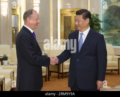 (140606) -- PÉKIN, 6 juin 2014 (Xinhua) -- le président chinois Xi Jinping (R) rencontre le secrétaire russe du Conseil de sécurité Nikolai Patrushev à Pékin, capitale de la Chine, le 6 juin 2014. Nikolai Patrushev était ici pour assister à la première réunion de la coopération institutionnalisée Chine-Russie dans le domaine de l'application de la loi et de la sécurité et à la 10e série de consultations stratégiques Chine-Russie sur la sécurité. (Xinhua/Xie Huanchi) (mp) CHINE-BEIJING-XI JINPING-RUSSIE-RÉUNION DU SECRÉTAIRE DU CONSEIL DE SÉCURITÉ (CN) PUBLICATIONxNOTxINxCHN Beijing juin 6 2014 le président chinois DE XINHUA Xi Jinping r rencontre les Cous de sécurité russes Banque D'Images