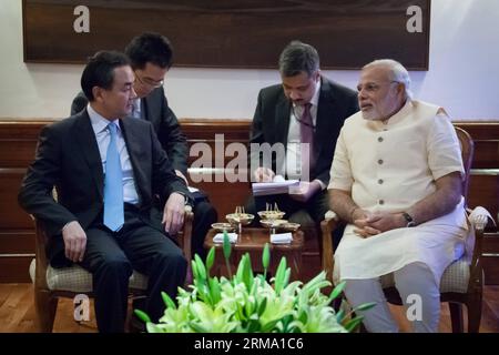 (140609) -- NEW DELHI, 9 juin 2014 (Xinhua) -- le Premier ministre indien Narendra Modi (front R) rencontre l'envoyé spécial en visite du président chinois Xi Jinping et le ministre chinois des Affaires étrangères Wang Yi (front L) à New Delhi, capitale de l'Inde, le 9 juin 2014. (Xinhua/Zheng Huansong) INDIA-NEW DELHI-PM-CHINA-WANG YI-MEETING PUBLICATIONxNOTxINxCHN New Delhi juin 9 2014 XINHUA Premier ministres indiens Narendra modes r Front rencontre l'envoyé spécial du président chinois Xi Jinping Ministre chinois des Affaires étrangères Wang Yi l Front à New Delhi capitale de l'Inde juin 9 2014 XINHUA Zheng Huansong Inde New Del Banque D'Images