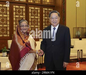 (140610) -- PÉKIN, 10 juin 2014 (Xinhua) -- Yu Zhengsheng (R), président de la Conférence consultative politique du Comité national du peuple chinois (CPPCC), rencontre le Premier ministre bangladais Sheikh Hasina Wajed à Pékin, capitale de la Chine, le 10 juin 2014. (Xinhua/Ding Lin) (zkr) CHINA-YU ZHENGSHENG-BANGLADESH-PM-MEETING(CN) PUBLICATIONxNOTxINxCHN Beijing juin 10 2014 XINHUA Yu Zheng Sheng r Président du Comité national des célébrités chinoises Conférence consultative politique S CPPCC rencontre les premiers ministres bangladais Sheikh Hasina Wajed à Beijing capitale de la Chine le 1 juin Banque D'Images