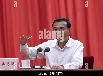 (140610) -- PÉKIN, 10 juin 2014 (Xinhua) -- le Premier ministre chinois Li Keqiang, également membre du Comité permanent du Bureau politique du Comité central du Parti communiste chinois (PCC), s adresse aux plus grands académiciens et scientifiques du pays sur la situation économique lors d une conférence à Beijing, capitale de la Chine, le 10 juin 2014. (Xinhua/Pang Xinglei) (zkr) CHINA-LI KEQIANG-ACADEMICIAN-ECONOMIC SITUATION-REPORT(CN) PUBLICATIONxNOTxINxCHN Beijing juin 10 2014 le Premier ministre chinois XINHUA quitte Keqiang et devient ainsi membre du comité Thing du bureau politique du Parti communiste chinois CPC Banque D'Images